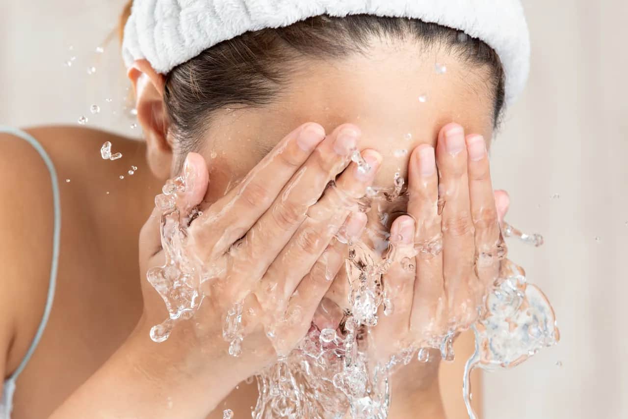 Jak skutecznie oczyścić cerę? Poznaj dwuetapowy sekret!