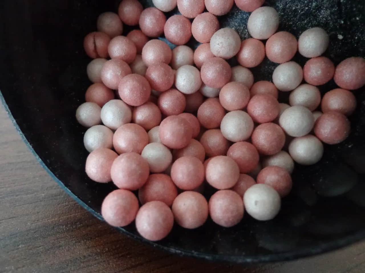 Perełki rozświetlające Avon: Czy to idealny rozświetlacz dla Ciebie?