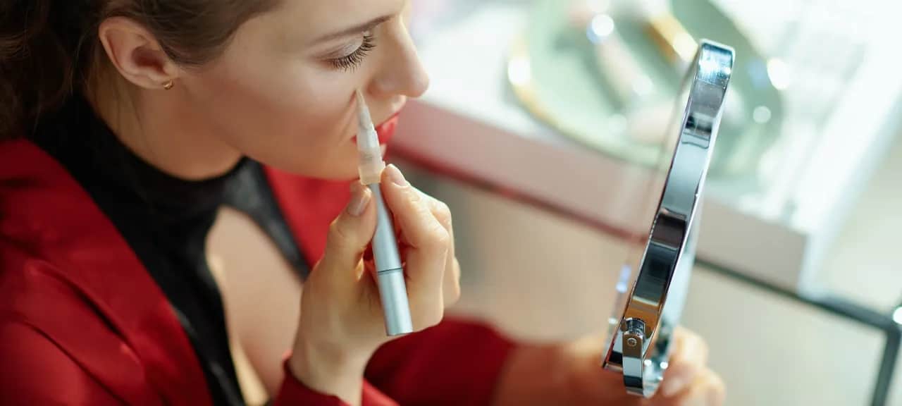 Idealny korektor pod oczy? Dopasuj go do podkładu!