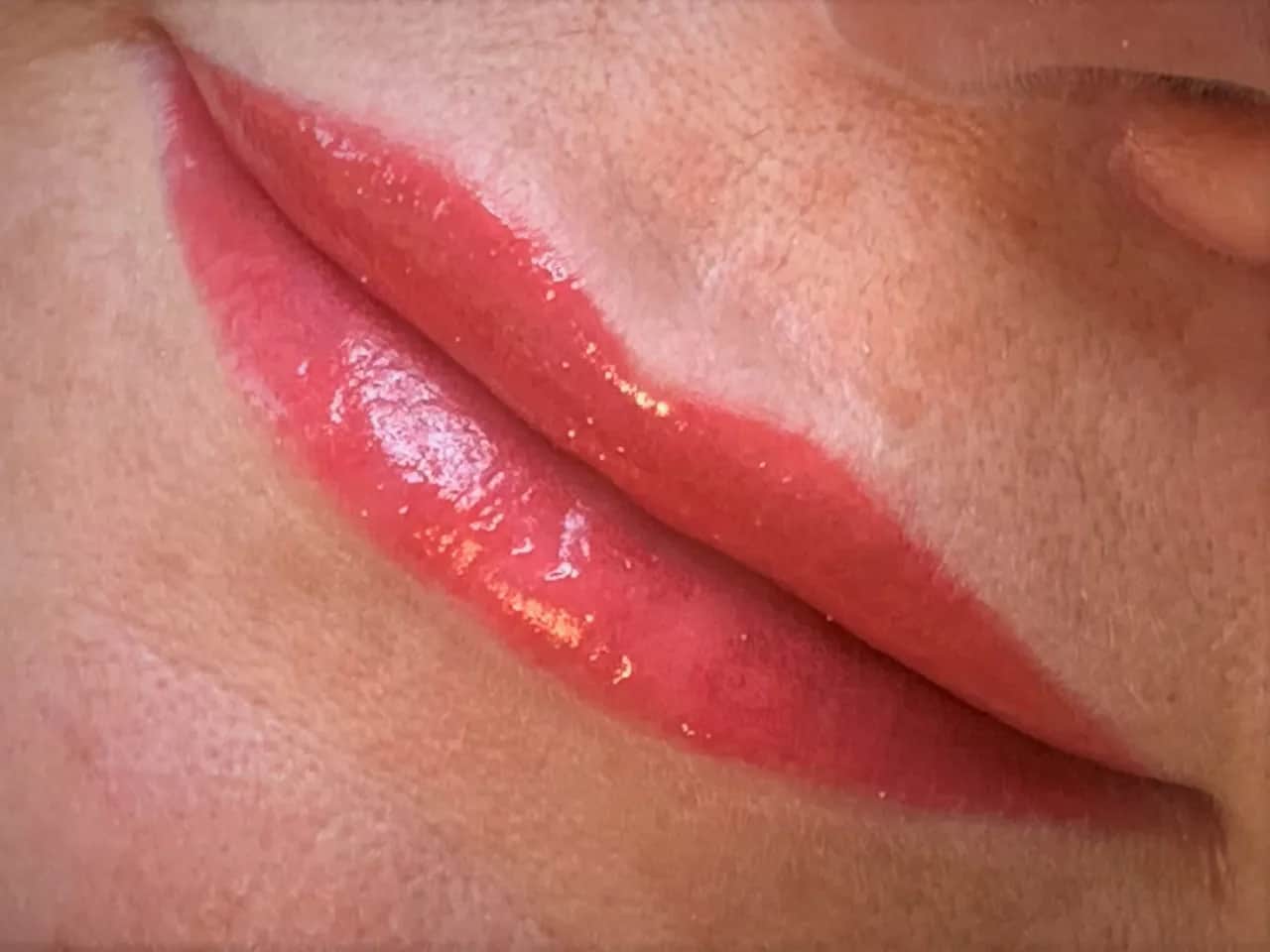 Makijaż permanentny ust: Czy to boli? Zmień obawy w pewność!